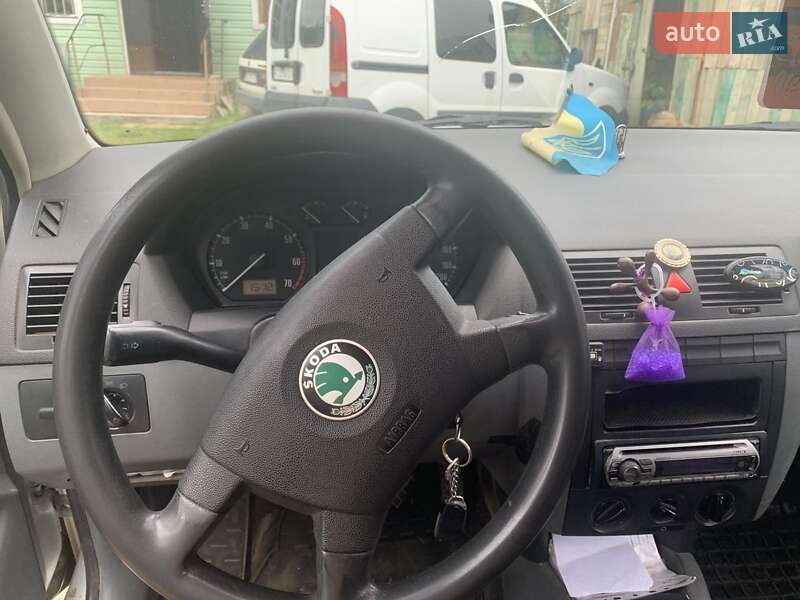 Седан Skoda Fabia 2003 в Бориславе