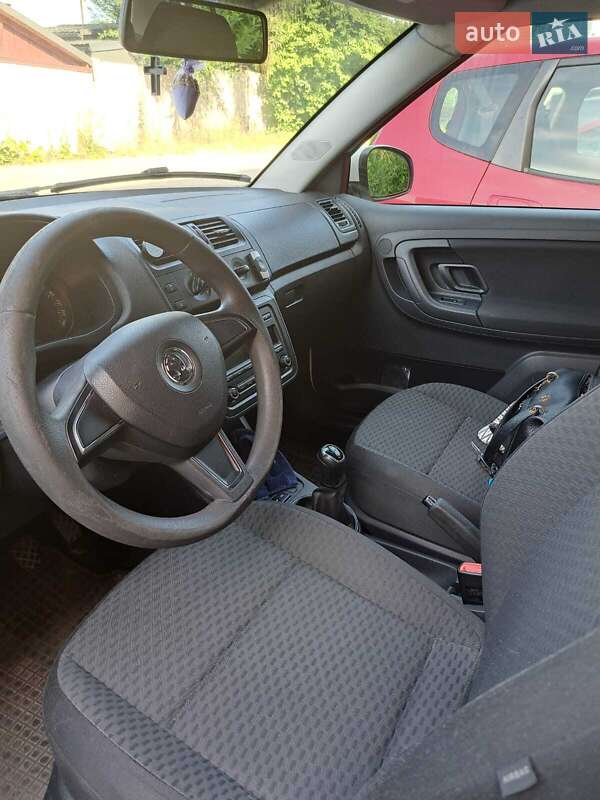Хэтчбек Skoda Fabia 2014 в 
