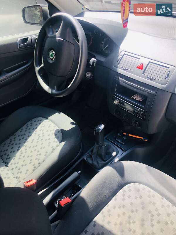 Седан Skoda Fabia 2006 в Чернівцях
