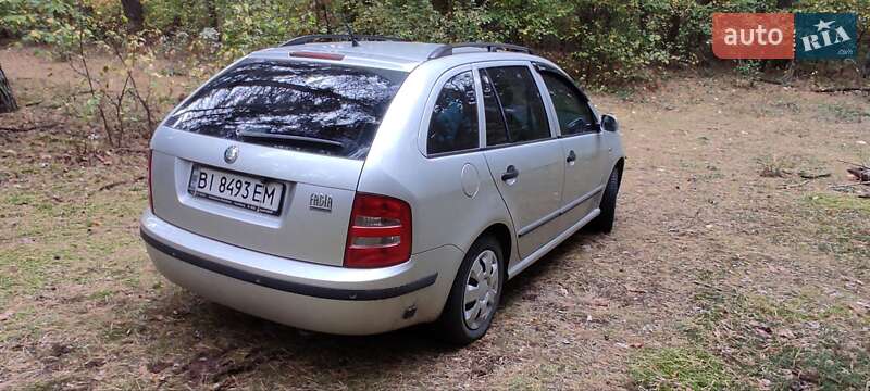 Універсал Skoda Fabia 2001 в Полтаві