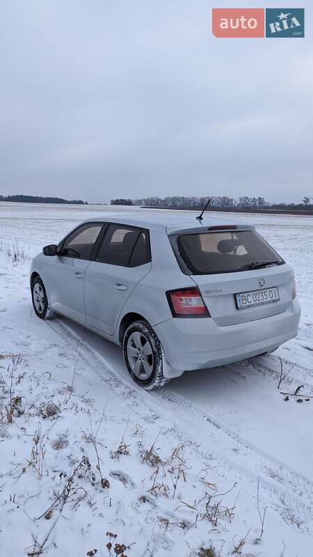 Хетчбек Skoda Fabia 2015 в Києві