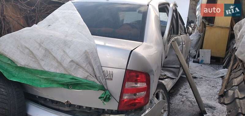 Седан Skoda Fabia 2002 в Харькове