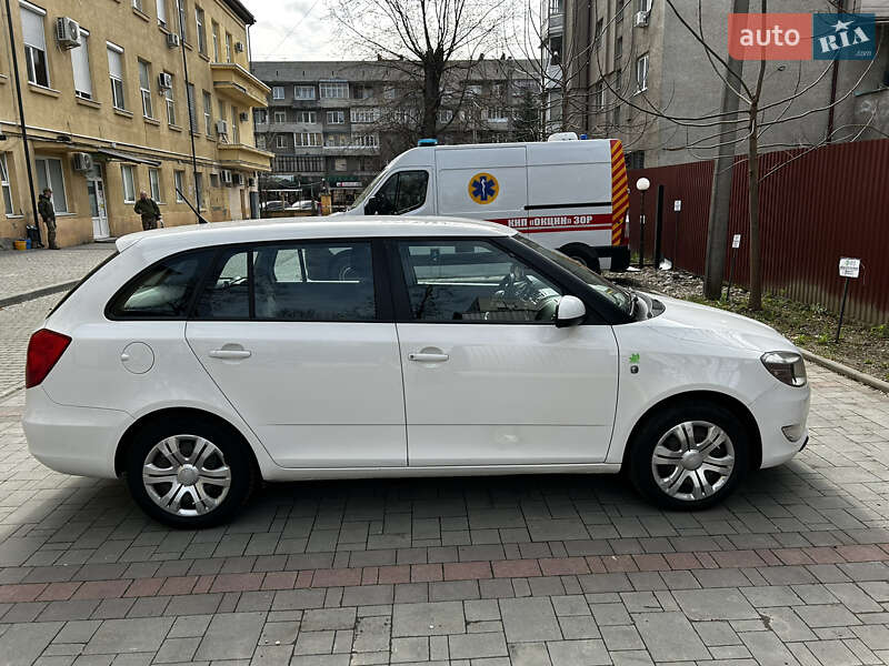 Універсал Skoda Fabia 2012 в Ужгороді