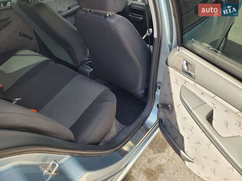 Хетчбек Skoda Fabia 2003 в Запоріжжі