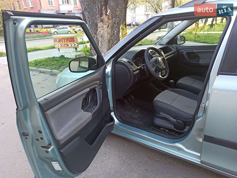 Універсал Skoda Fabia 2010 в Рівному