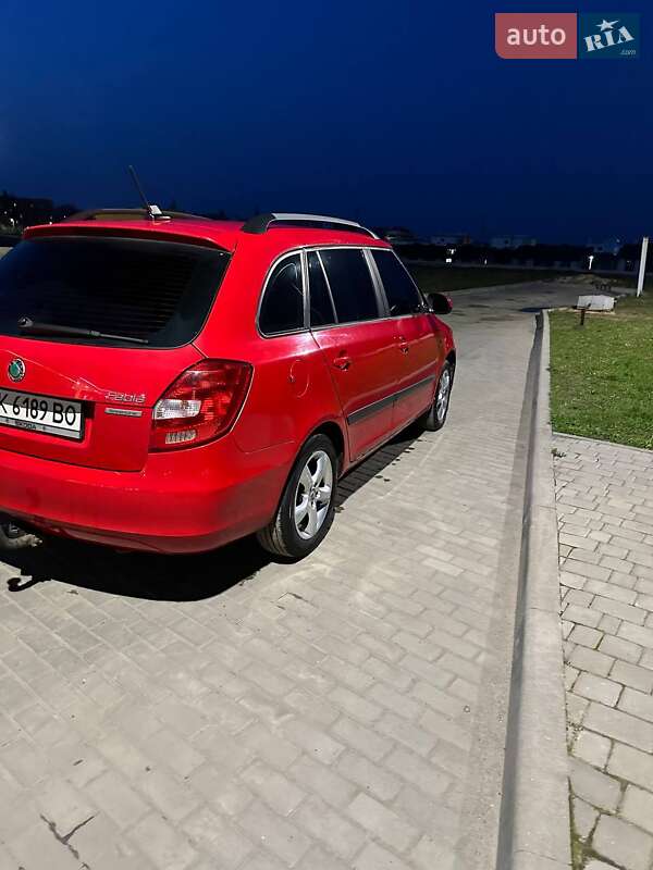 Універсал Skoda Fabia 2011 в Рівному