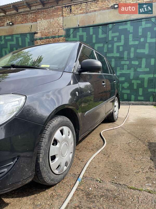 Універсал Skoda Fabia 2010 в Луцьку