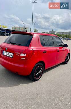 Хэтчбек Skoda Fabia 2011 в 