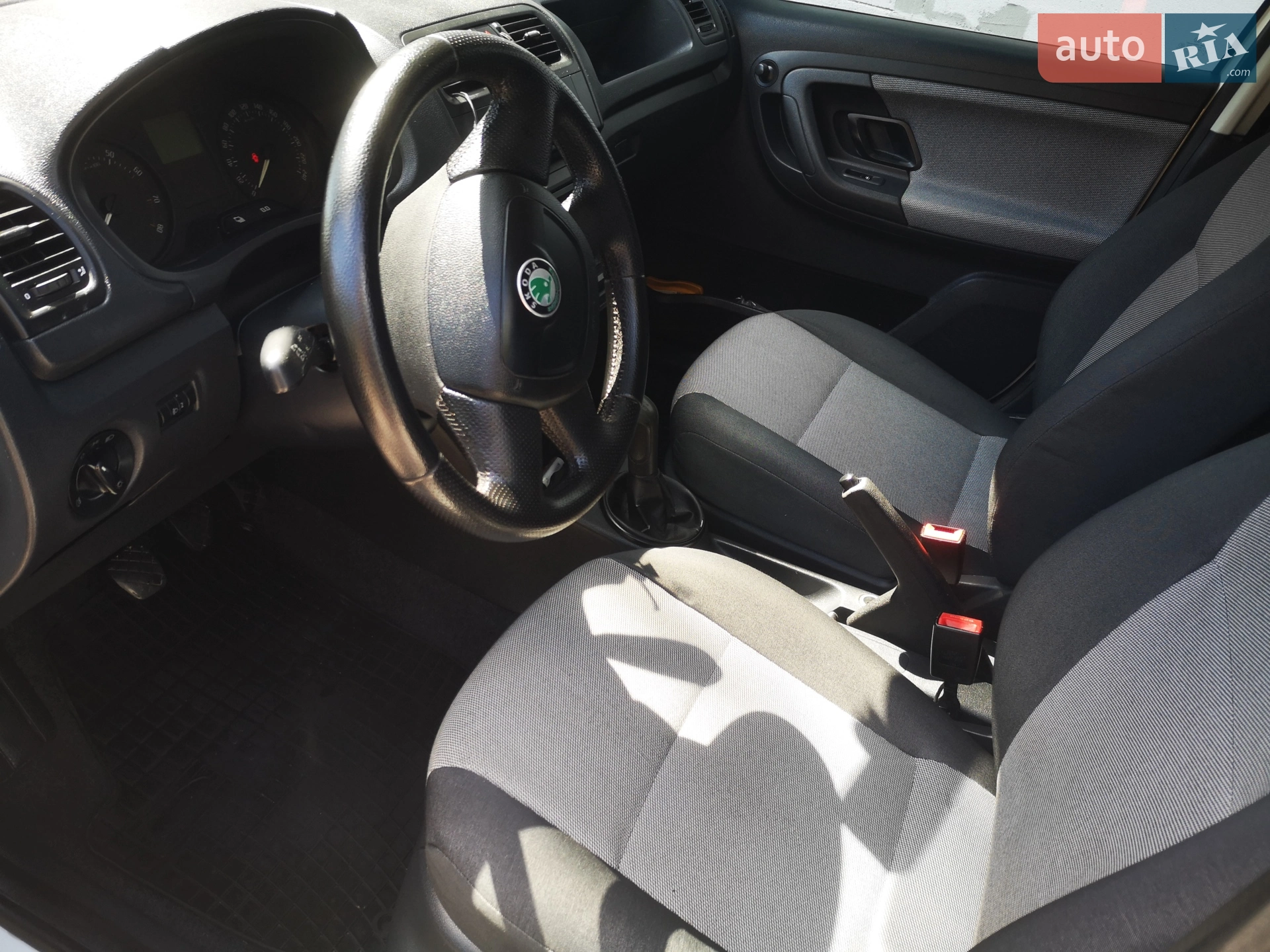 2012 Skoda Fabia - мініатюра 2