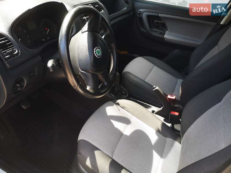 Хэтчбек Skoda Fabia 2012 в Дубно