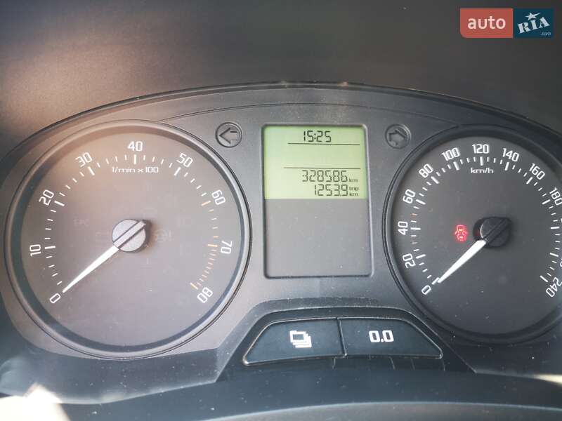 Хэтчбек Skoda Fabia 2012 в Дубно