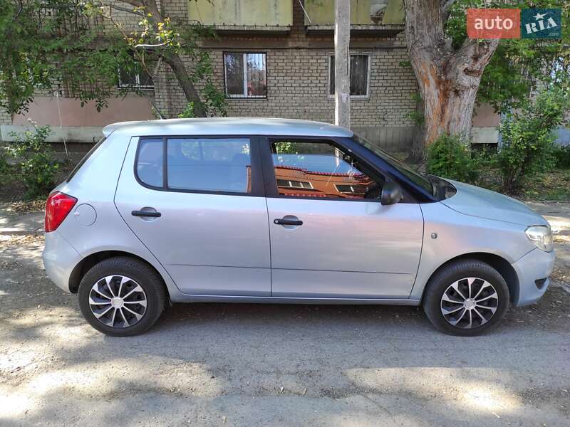 Хетчбек Skoda Fabia 2010 в Запоріжжі