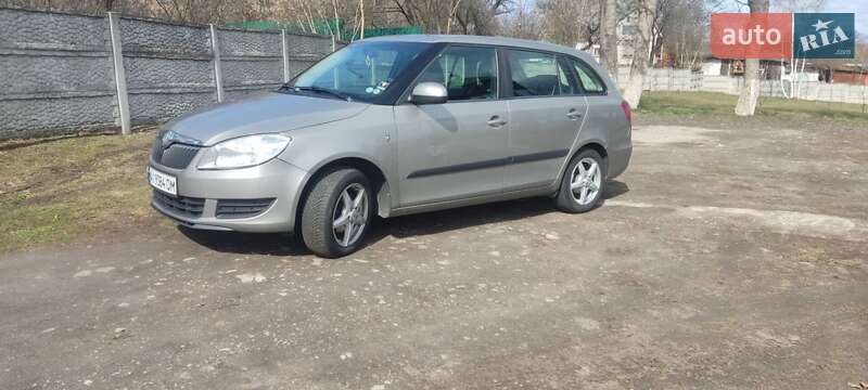 Універсал Skoda Fabia 2010 в Києві