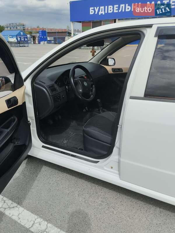 Хэтчбек Skoda Fabia 2006 в Каменец-Подольском фото 21 Хэтчбек Skoda Fabia 2006 в Каменец-Подольском