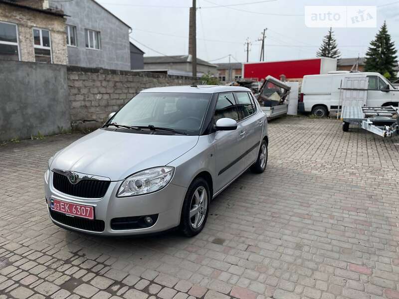 Хэтчбек Skoda Fabia 2008 в Луцке