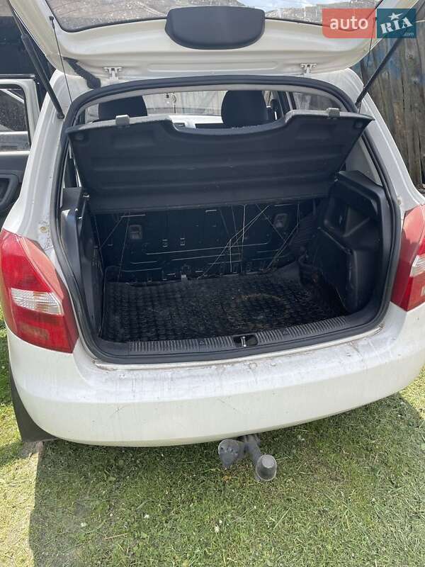 Хэтчбек Skoda Fabia 2013 в Холмах