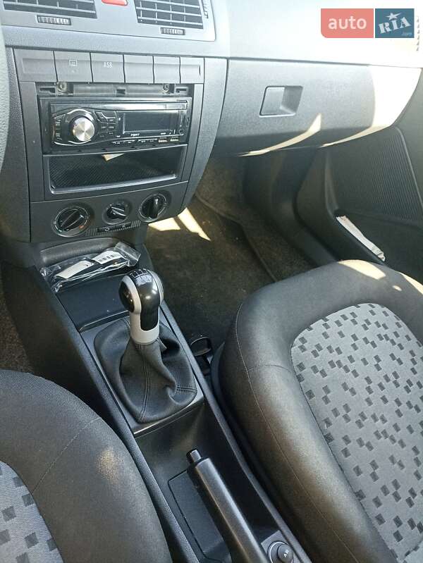 Седан Skoda Fabia 2007 в Луцке