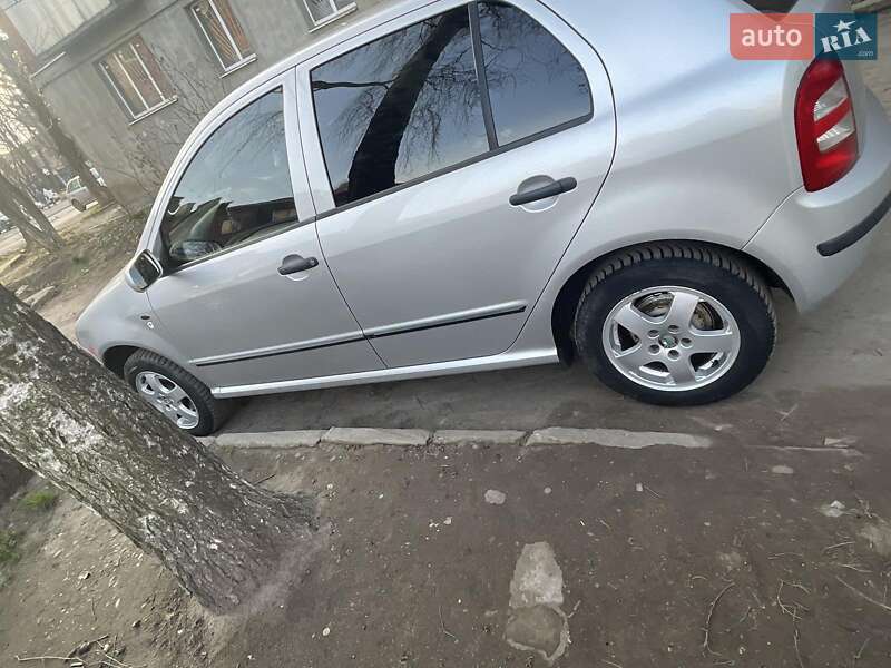 Хэтчбек Skoda Fabia 2001 в Ямполе