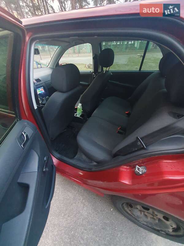 Хэтчбек Skoda Fabia 2006 в Киеве