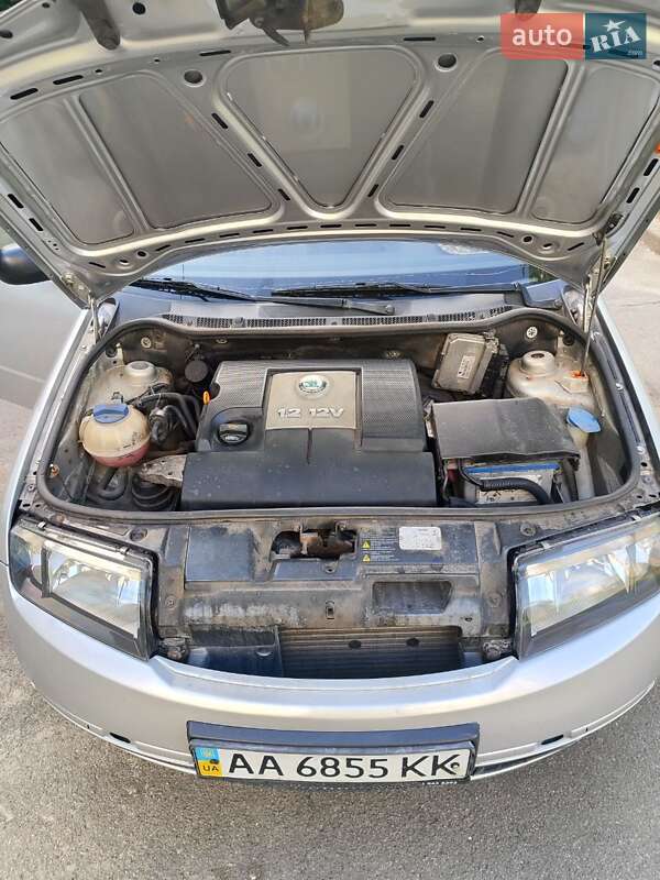 Седан Skoda Fabia 2003 в Киеве