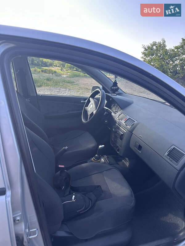 Седан Skoda Fabia 2002 в Дніпрі