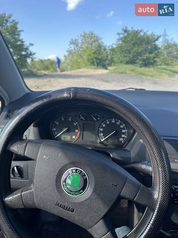 Седан Skoda Fabia 2002 в Дніпрі