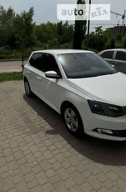Хэтчбек Skoda Fabia 2016 в 
