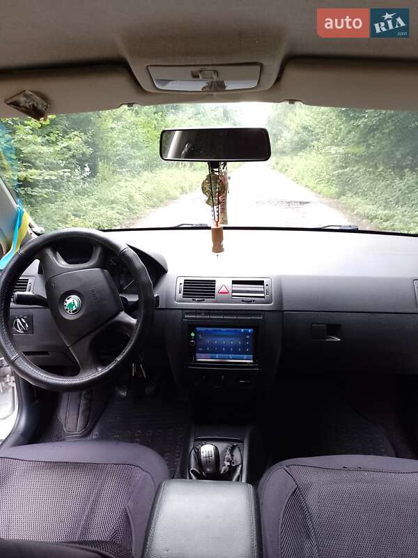 Хэтчбек Skoda Fabia 2005 в Каменке-Бугской