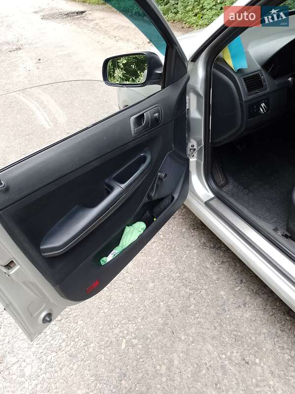 Хэтчбек Skoda Fabia 2005 в Каменке-Бугской