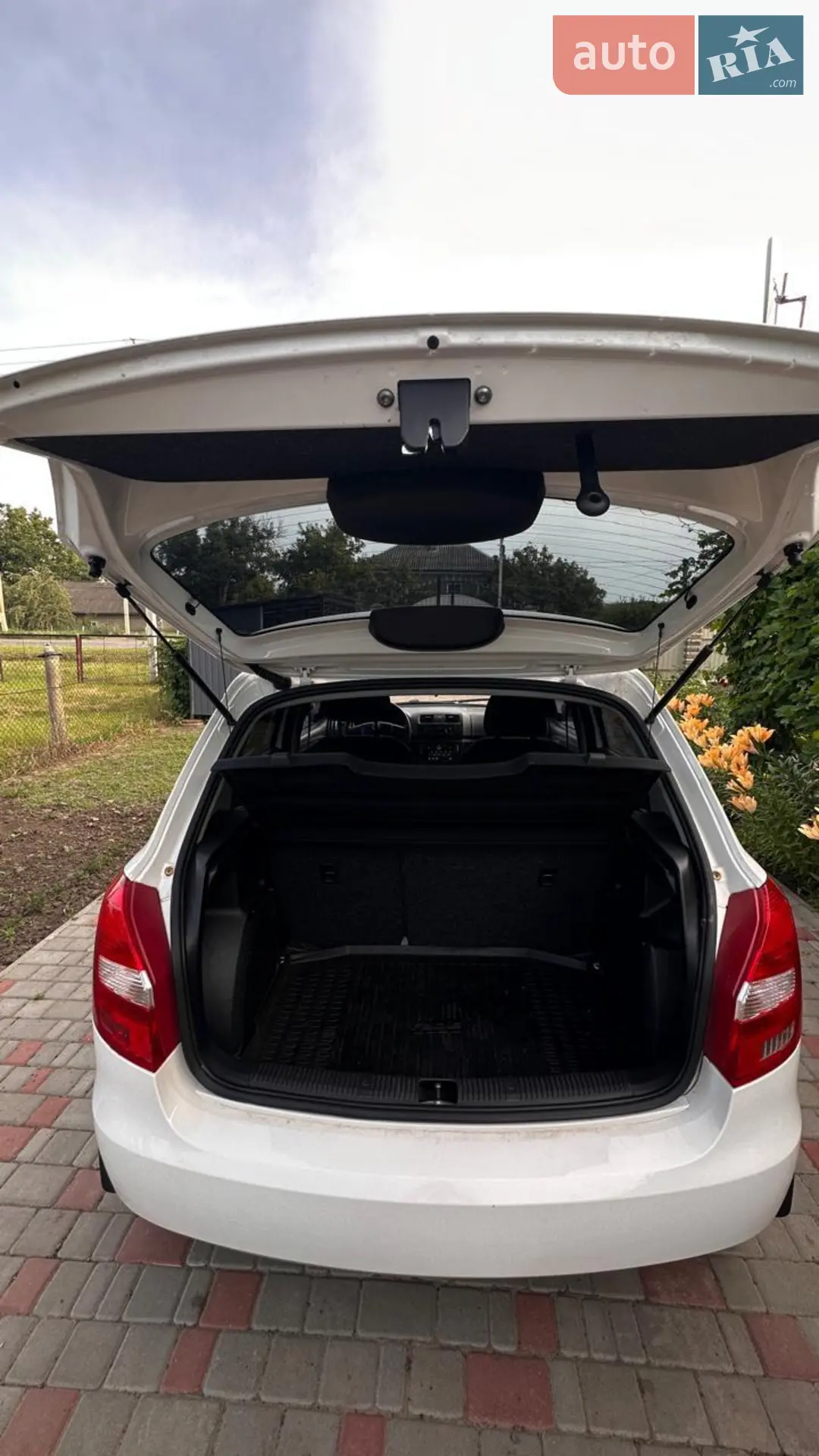 2011 Skoda Fabia - мініатюра 8