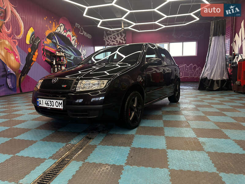 Хэтчбек Skoda Fabia 2003 в Киеве