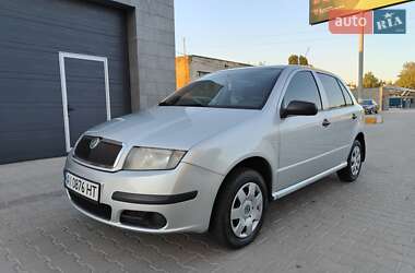 Хэтчбек Skoda Fabia 2006 в Вишневом