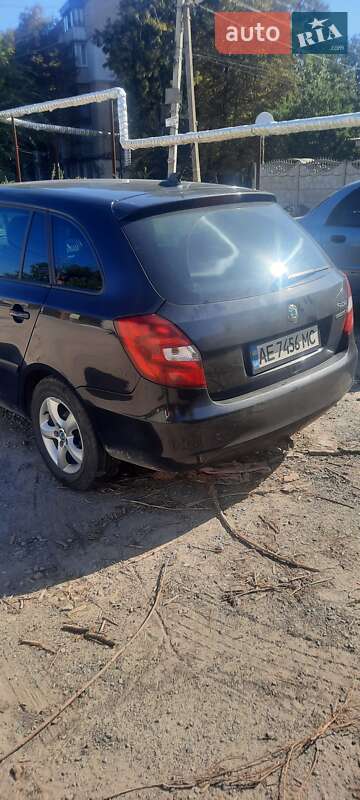 Хэтчбек Skoda Fabia 2012 в Днепре
