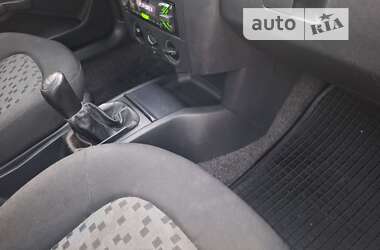 Хэтчбек Skoda Fabia 2006 в Черновцах