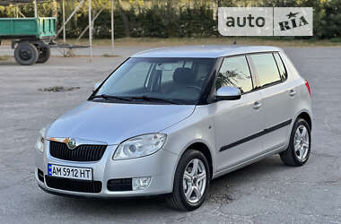 Хэтчбек Skoda Fabia 2007 в Звягеле