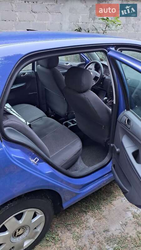 Хэтчбек Skoda Fabia 2003 в Луцке