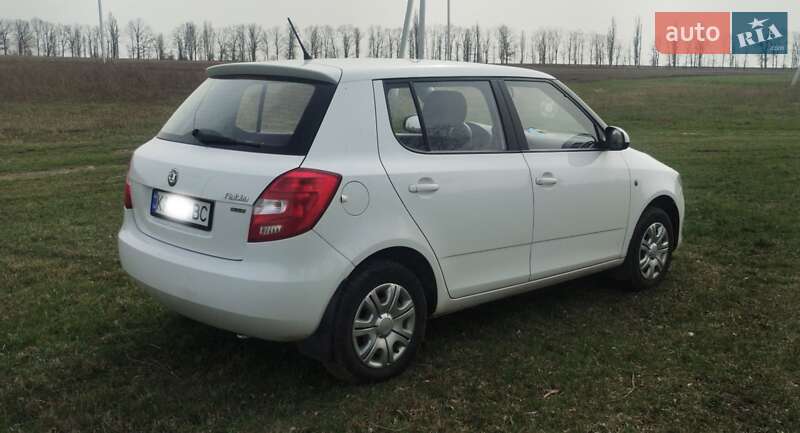Хетчбек Skoda Fabia 2011 в Києві