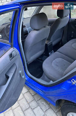 Хэтчбек Skoda Fabia 2002 в 