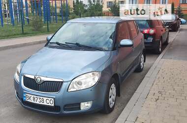 Хэтчбек Skoda Fabia 2009 в Ровно