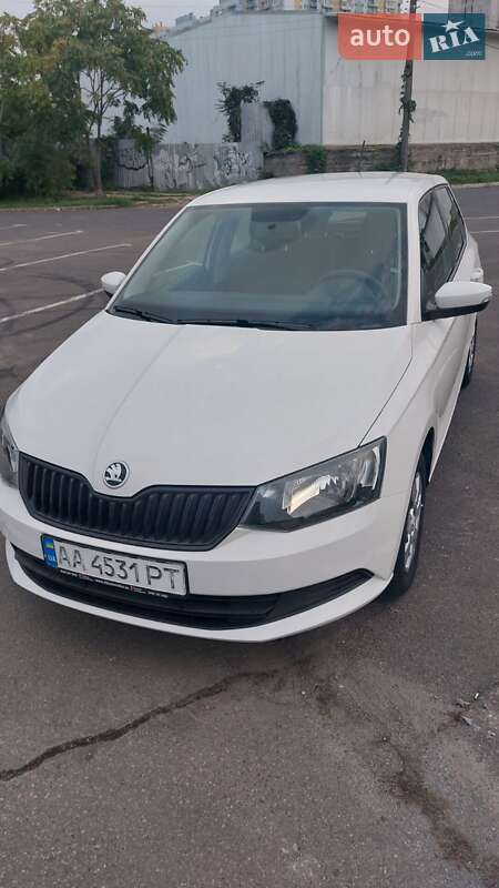 Хэтчбек Skoda Fabia 2017 в 