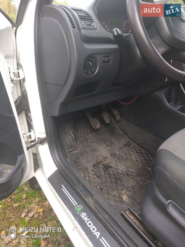 Хэтчбек Skoda Fabia 2010 в Чернигове
