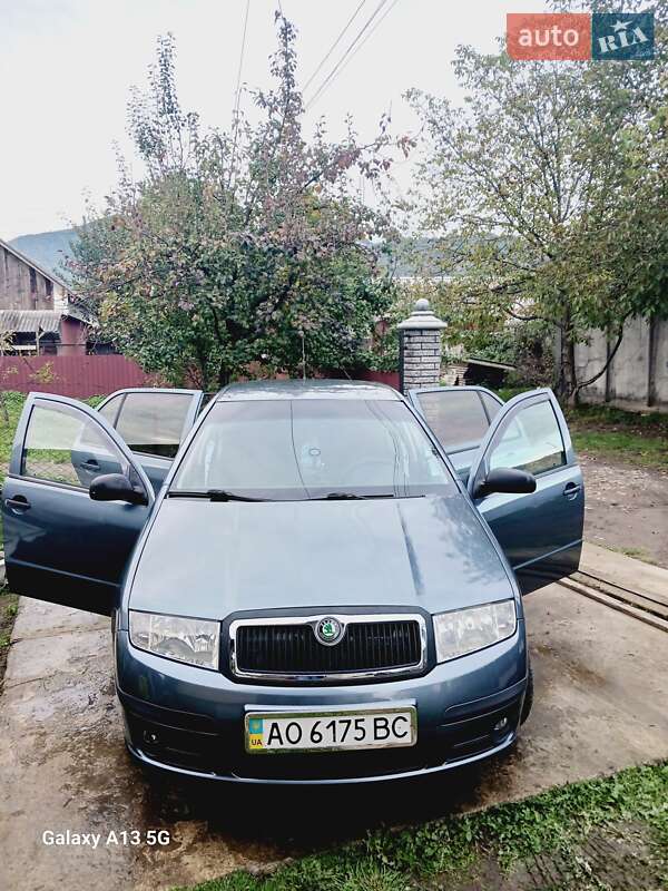 Седан Skoda Fabia 2005 в Дубовому
