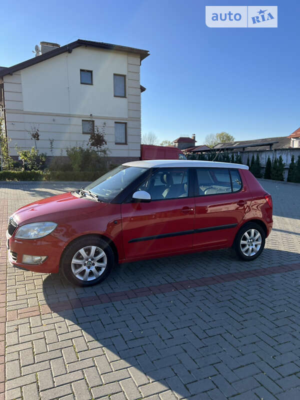 Хетчбек Skoda Fabia 2011 в Золочеві