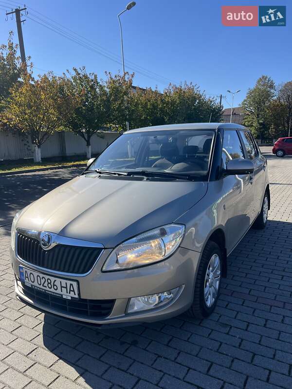 Хэтчбек Skoda Fabia 2013 в Сваляве