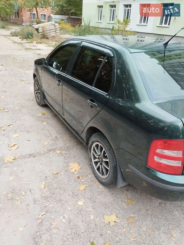 Седан Skoda Fabia 2001 в Ромнах