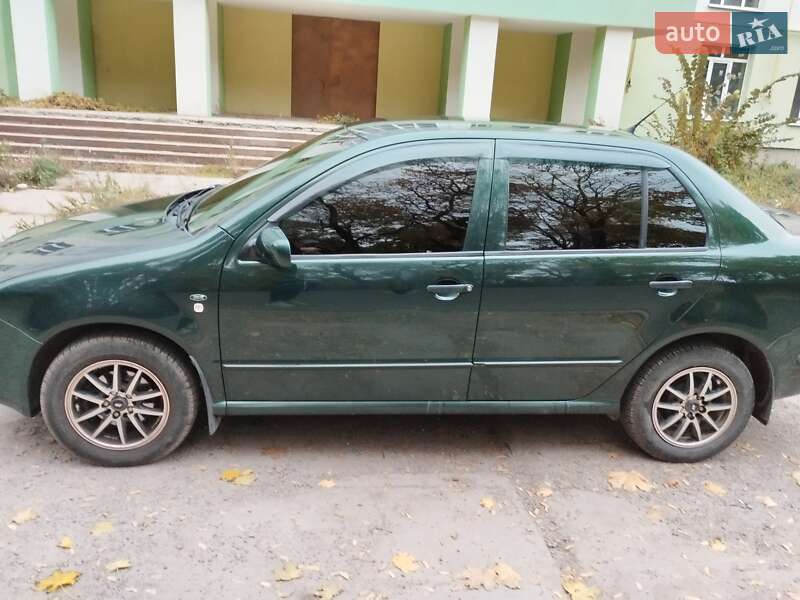 Седан Skoda Fabia 2001 в Ромнах