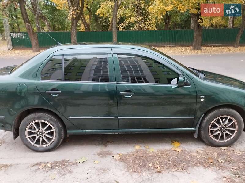 Седан Skoda Fabia 2001 в Ромнах