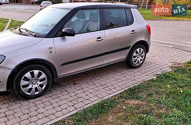 Хэтчбек Skoda Fabia 2011 в 