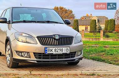 Хэтчбек Skoda Fabia 2011 в 