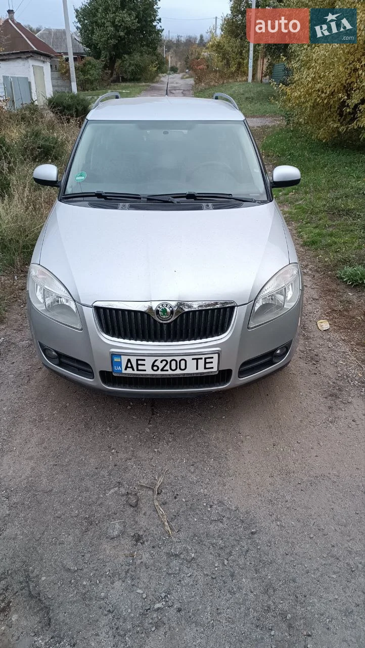 2010 Skoda Fabia - мініатюра 12